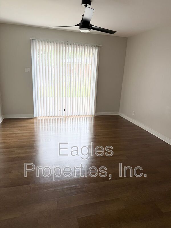 Building Photo - 1205 Simpson St