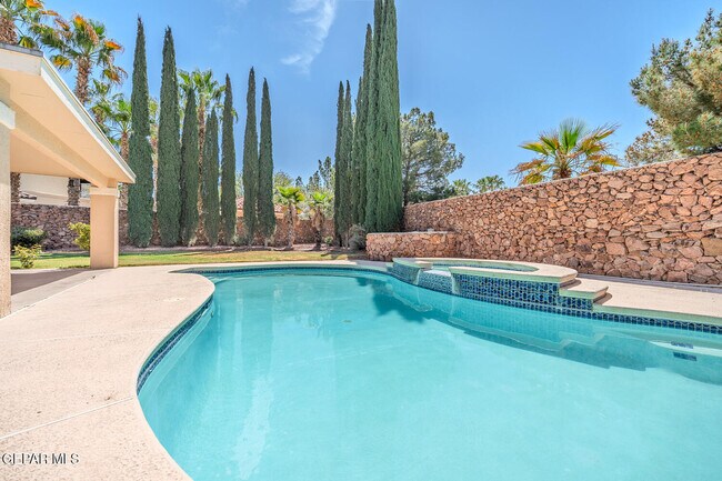 Building Photo - 2066 Paseo Del Prado Dr