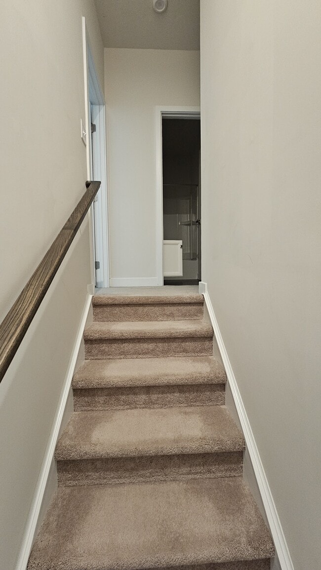 Building Photo - 549 Westport St