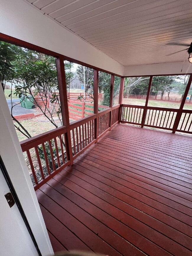 Building Photo - 1244 Mountain View Rd