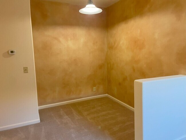 Building Photo - South Reno Tanamera Two Bedroom Upstairs Condo