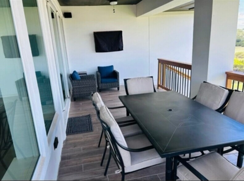 Building Photo - 272 Navarro