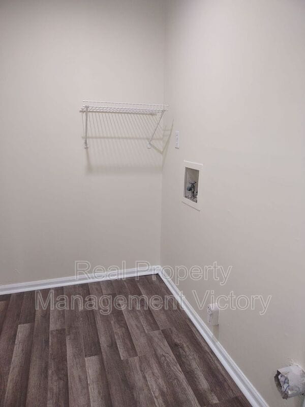 Building Photo - 1758 6th Pl NW