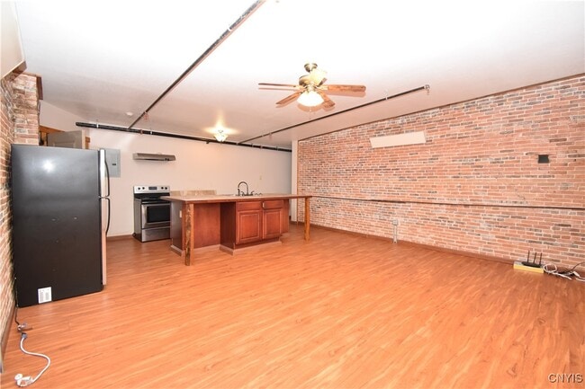 Building Photo - 150 Court St