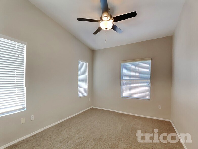 Building Photo - 16825 N 14th St