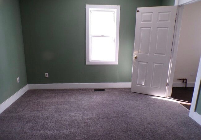 Building Photo - 327 W Thornton St