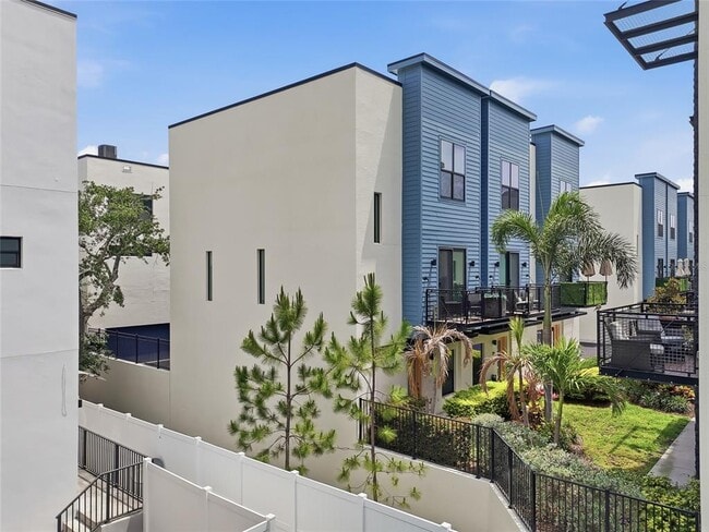 Building Photo - 4810 W McElroy Ave