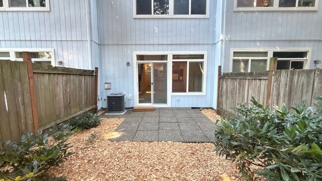 Building Photo - N0611