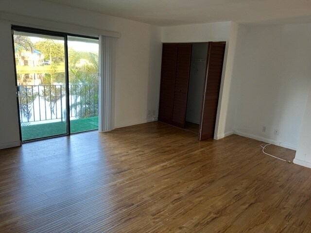 Building Photo - 231 Jacaranda Dr