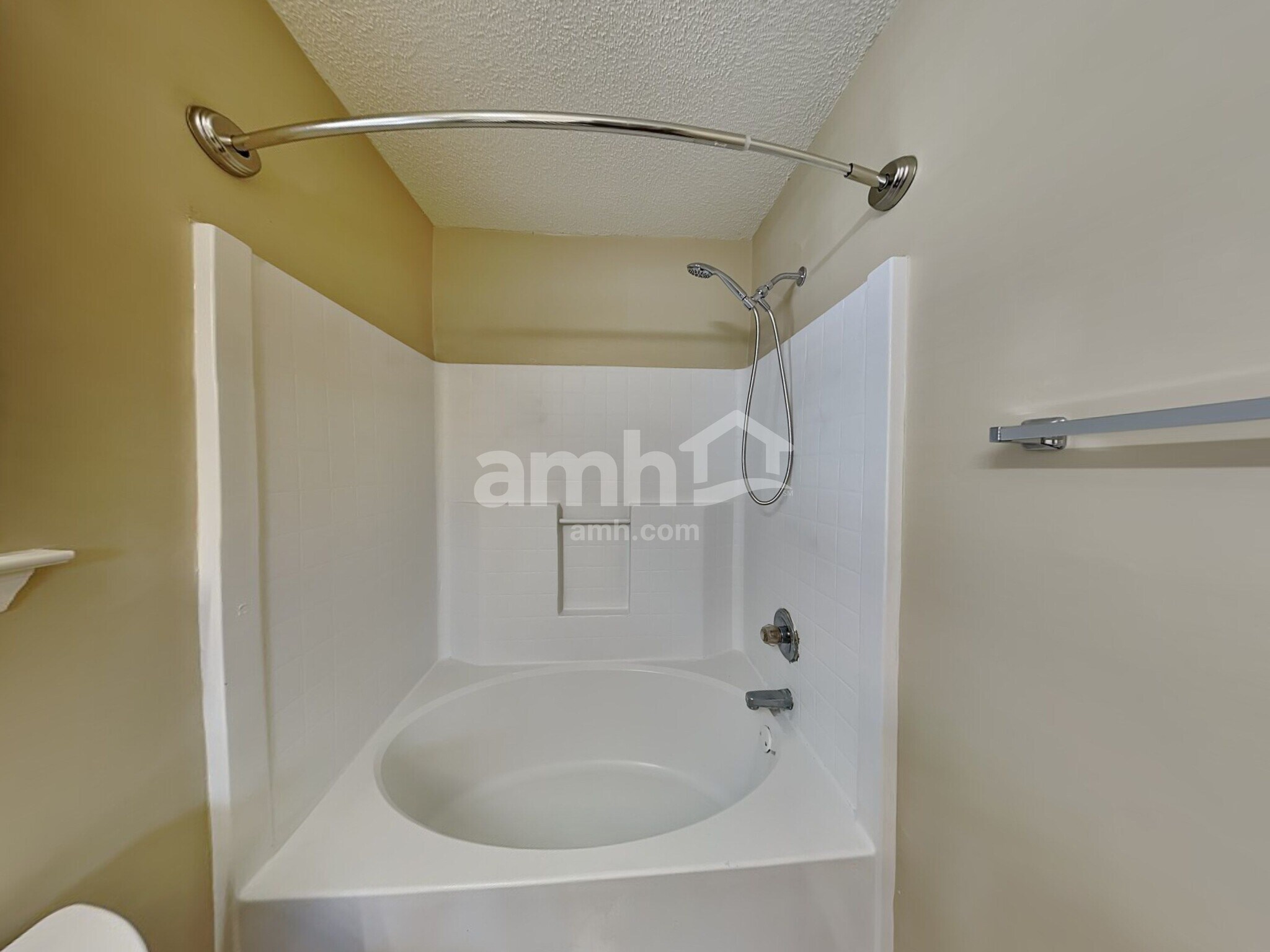 Building Photo - 5029 Kens Ct