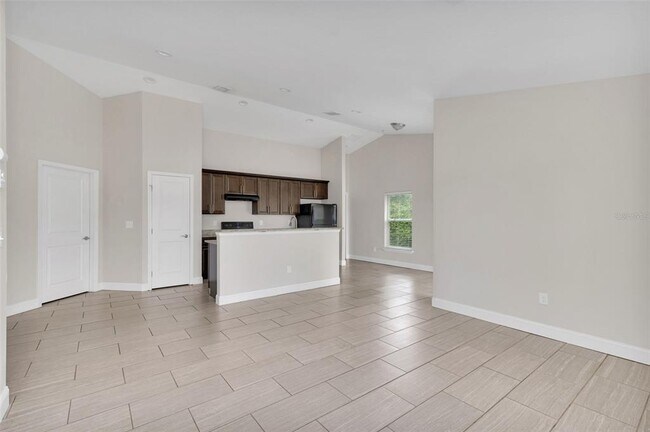 Building Photo - 2036 Hillview Cir