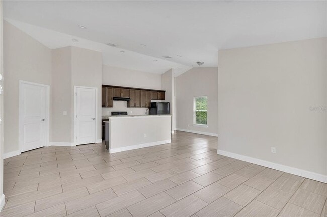 Building Photo - 2044 Hillview Cir