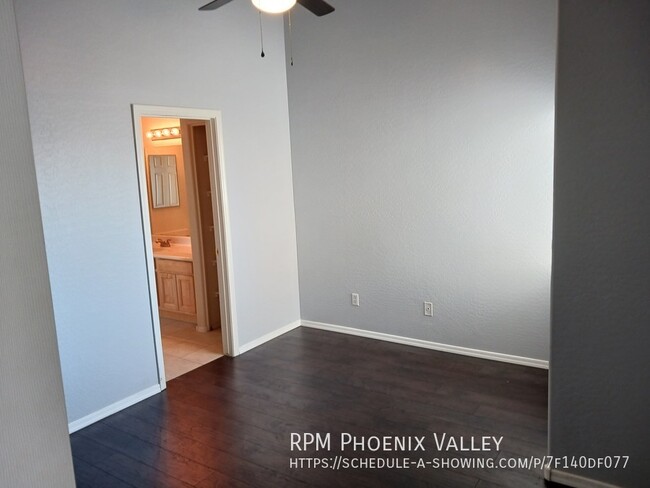 Building Photo - Charming Phoenix 3 Bed / 2.5 Bath Townhome...