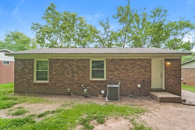 Building Photo - 617 Dunbrook Ln