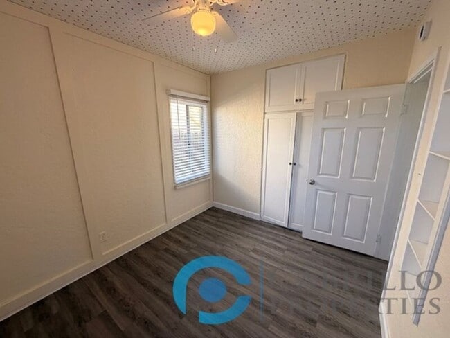 Building Photo - 2412 Chicago St