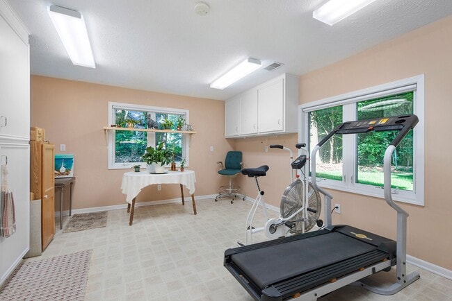 Building Photo - Beautiful 3BD/2.5BA Ranch in Park-like Setting