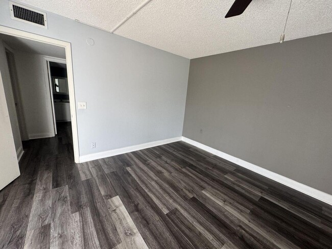 Building Photo - 3333 Meridian Way N