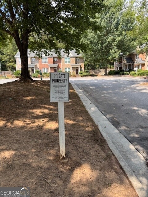 Building Photo - 2026 Austin Park Cir