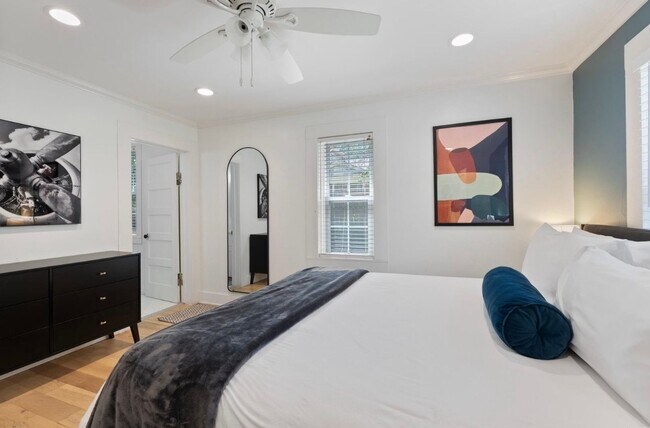 Building Photo - 5521 J St