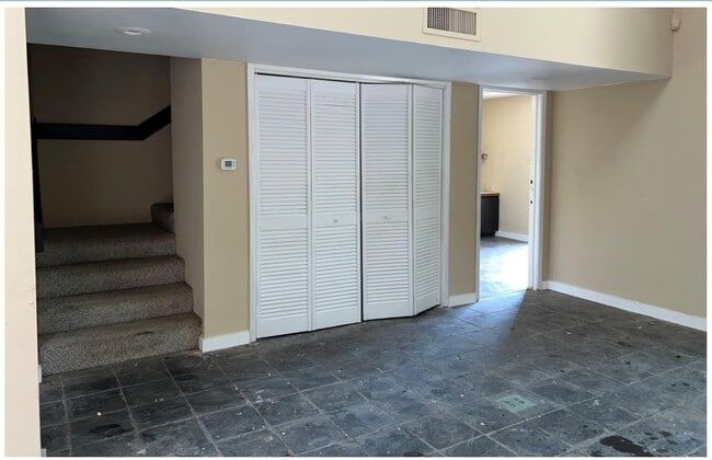 Building Photo - 4560 Bellaire Blvd