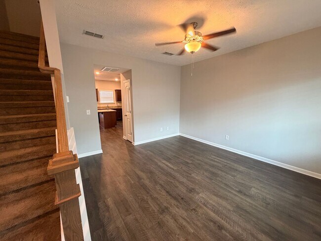 Building Photo - 2 Bedroom, 2.5 Bath Townhome in Antioch - Available Now!