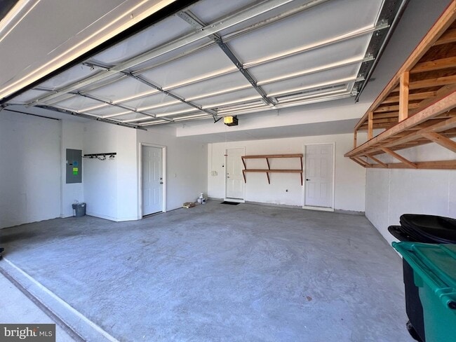 Building Photo - 376 Parkview Ave
