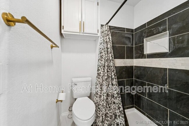 Building Photo - 6947 S 30th W Ave