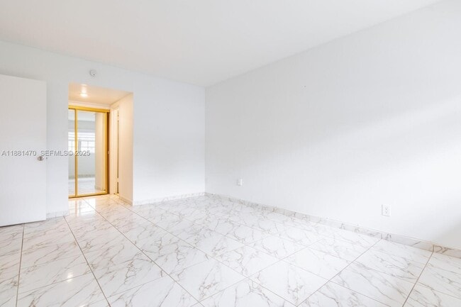 Building Photo - 16985 SW 113th Ct