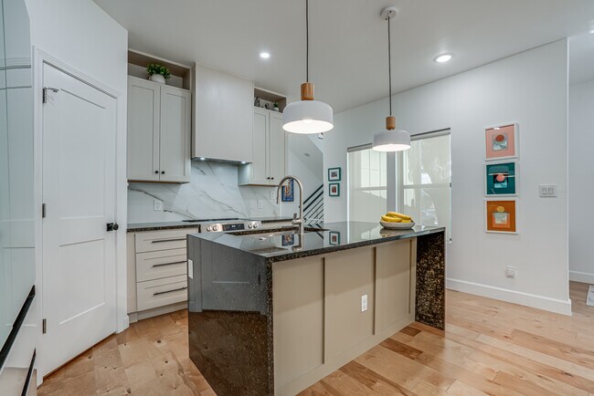 Building Photo - 211 Gibson