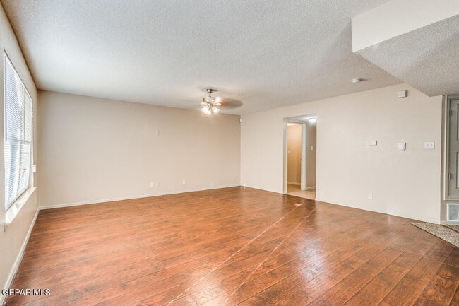 Building Photo - 10929 Northview Dr