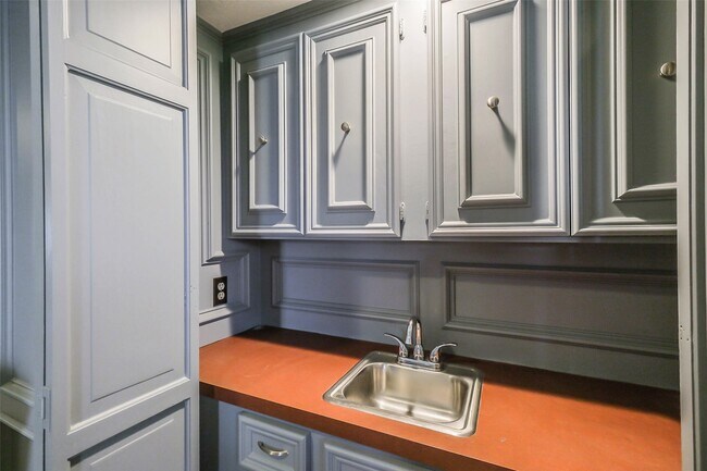 Building Photo - 6906 Pebble Beach Dr