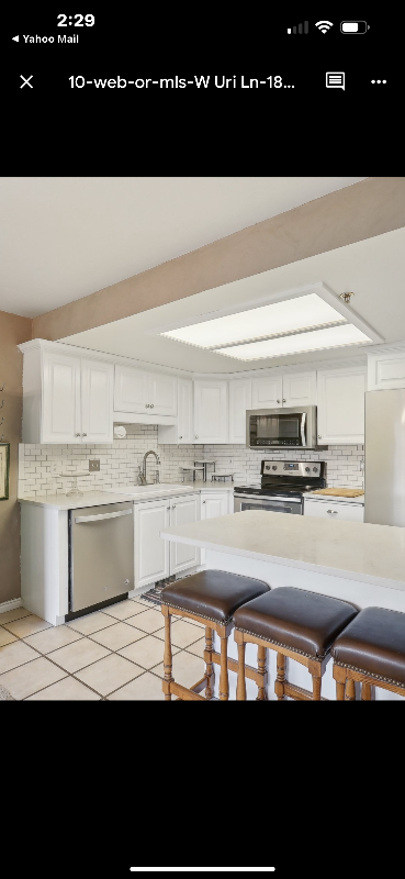 Building Photo - 984 Uri Ln