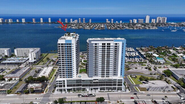 Building Photo - 220 Lake Shore Dr