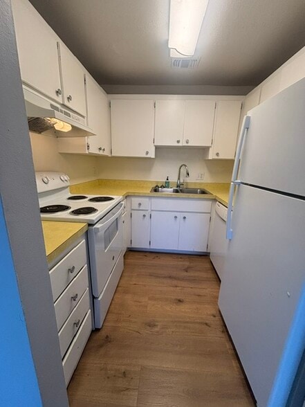 Kitchen - 4845 Rilma Ave