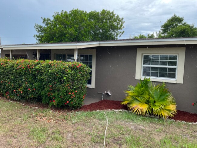 Building Photo - 10781 57th Ave N