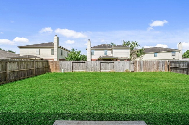 Building Photo - 305 Golden Oak Dr