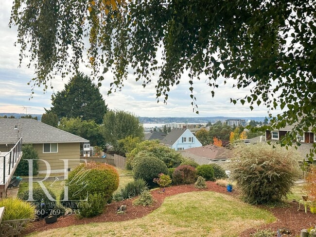 Building Photo - Enjoy Breathtaking Sunsets in the Heart of Manette