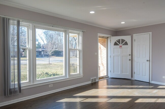 Building Photo - 209 N Dryden Pl