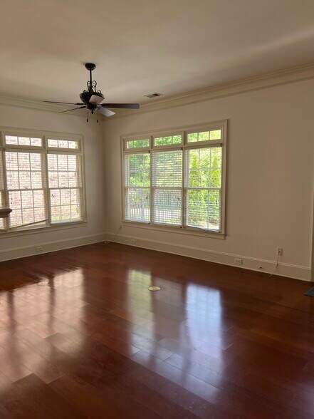Living room - 440 Wembley Cir
