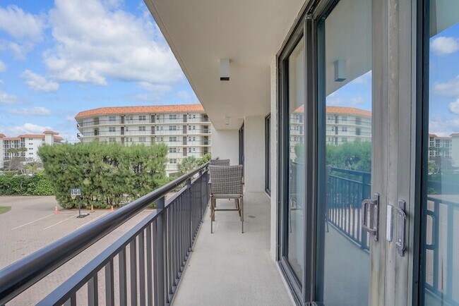 Building Photo - 2727 N Ocean Blvd