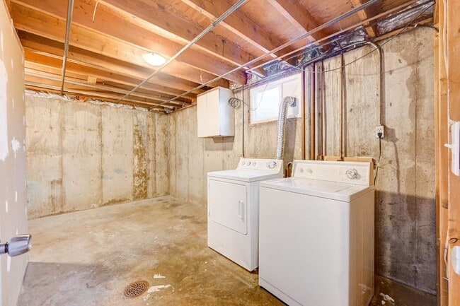Building Photo - $1,885.00 - 4 Beds, 2 Bath, Duplex in Litt...
