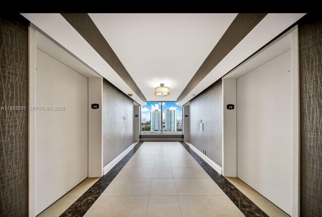 Building Photo - 19101 NE 36th Pl