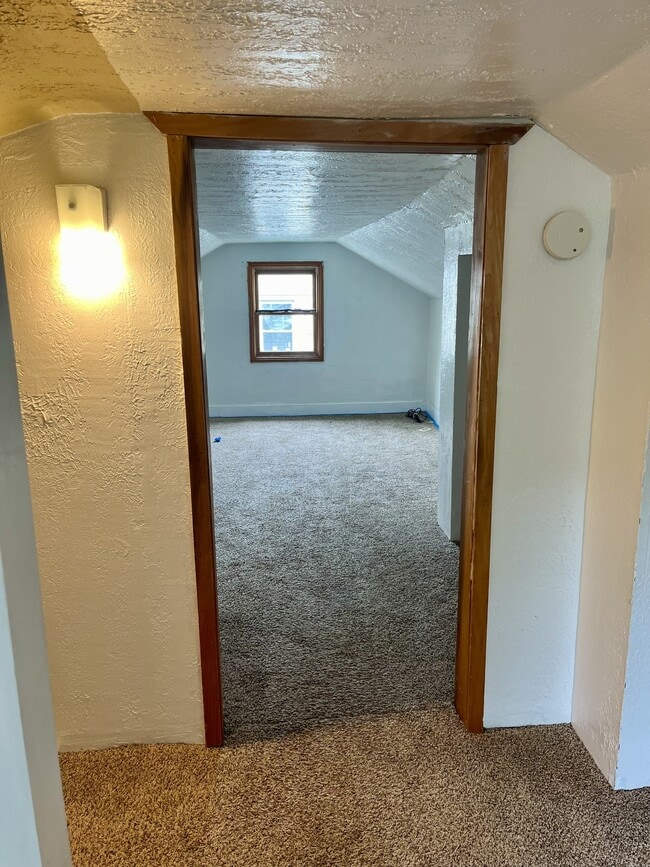 Building Photo - 411 Massillon St