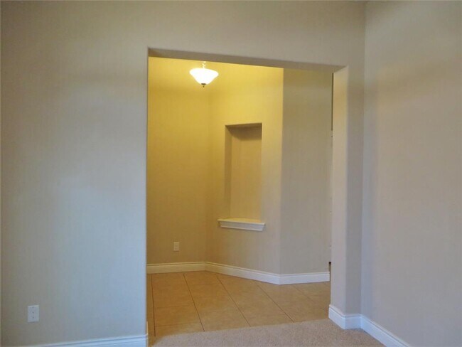 Building Photo - 6916 Etna Way