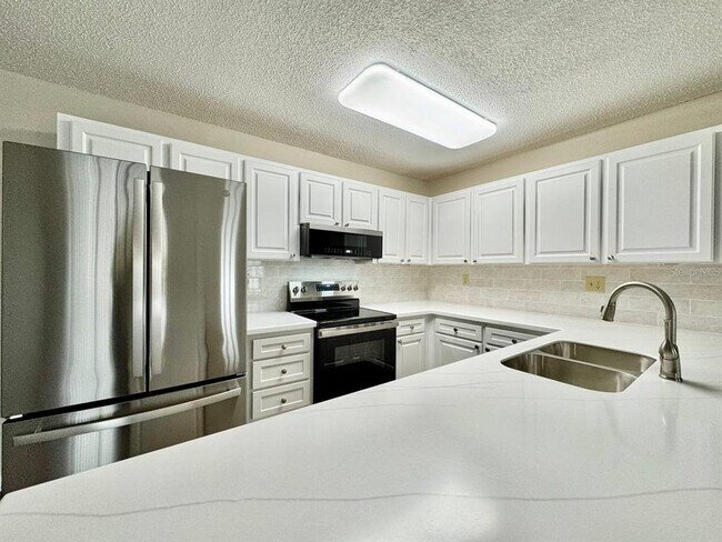 Building Photo - 3323 Crystal Ct E