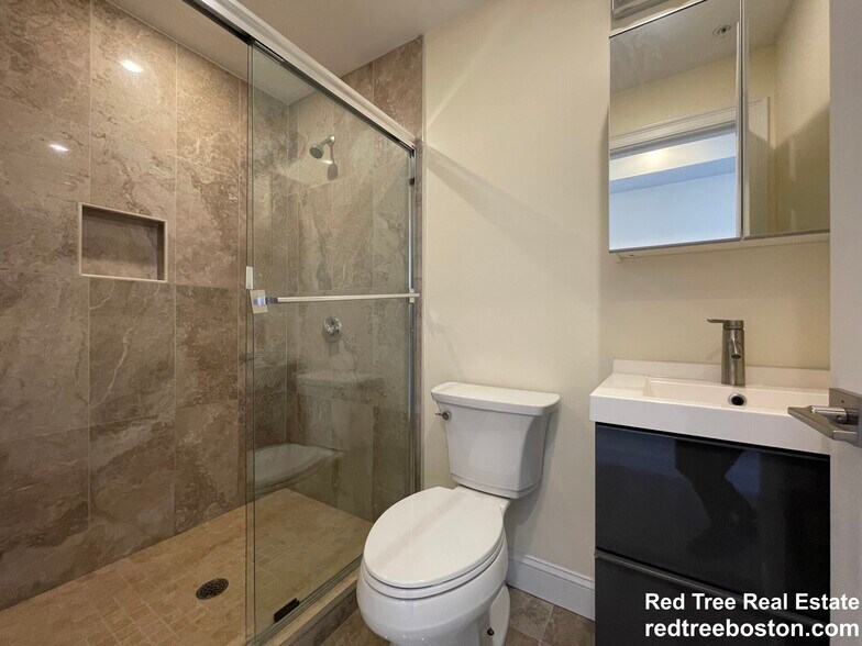 Building Photo - 1028a Commonwealth Ave