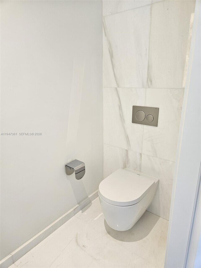 Building Photo - 300 Biscayne Blvd Way