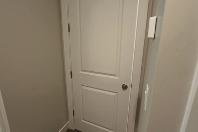 Building Photo - LIKE NEW: 2170+ SQFT and majestic VIEWS  3...