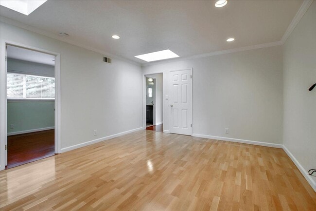 Building Photo - 1535 San Joaquin Ave