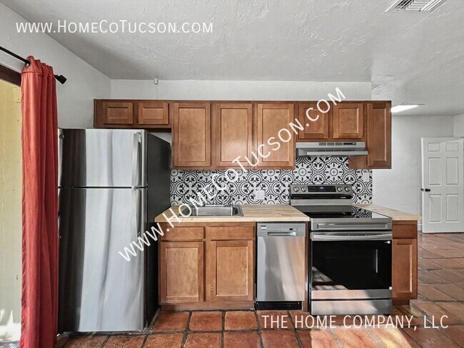 Building Photo - 4566 E Seneca St